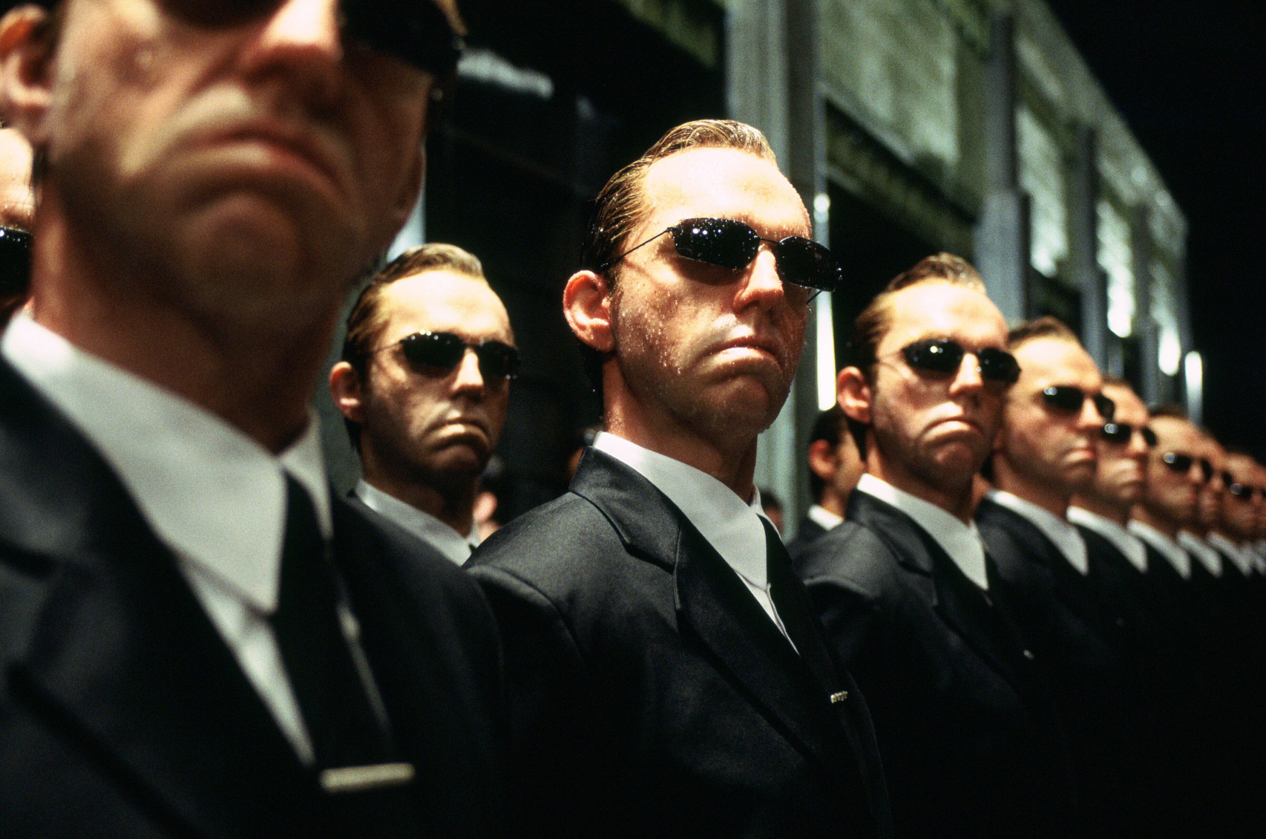 Programlardaki Çakışmalar Hugo Weaving’in Ajan Smith Olarak Dönüşünü Engelledi
