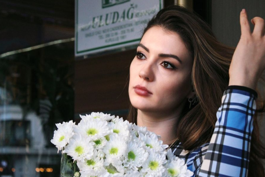 Burcu ÖzberkBurcu Özberk Burcu ÖzberkBurcu Özberk