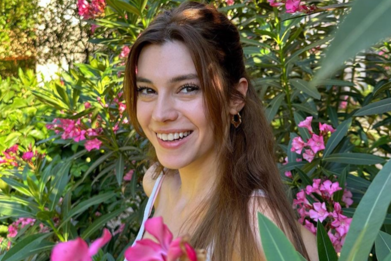 Elif DoğanElif Doğan Elif DoğanElif Doğan