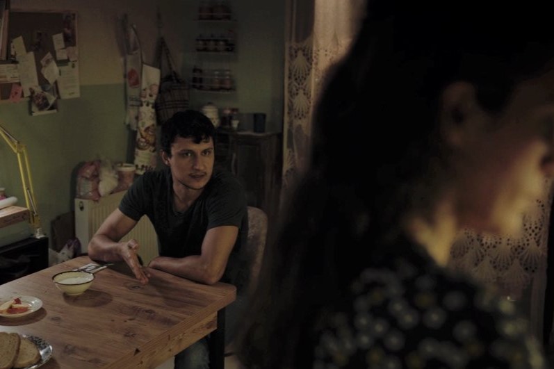 “Cam Perde” filmindeki performansınla İstanbul Film Festivali’nde ‘En İyi Erkek Oyuncu’ ödülü kazandın, çok tebrik ederim. Bu ödül senin için ne ifade ediyor? Kariyerin için yeni kapılar açtı mı? “Cam Perde” filmindeki performansınla İstanbul Film Festivali’nde ‘En İyi Erkek Oyuncu’ ödülü kazandın, çok tebrik ederim. Bu ödül senin için ne ifade ediyor? Kariyerin için yeni kapılar açtı mı?