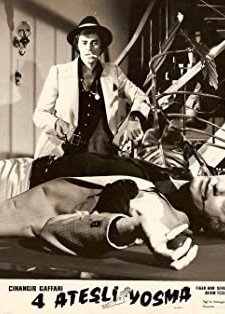 Dört Ateşli Yosma (1977) afişi