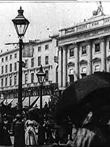 Leisurely Pedestrians, Open Topped Buses And Hansom Cabs With Trotting Horses (1889) afişi