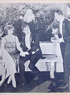 Up And Going (1922) afişi