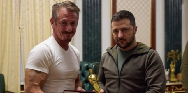 Sean Penn Oscar Ödülünü Ukrayna’ya Hediye Etti!