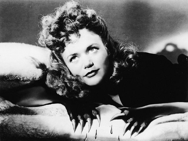 Simone Simon Fotoğrafı