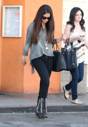 Selena Gomez Fotoğrafları 4415