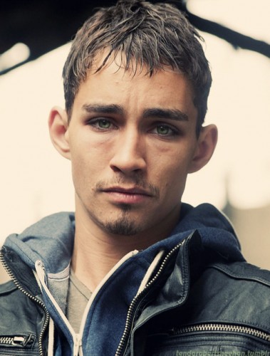 Robert Sheehan Fotoğrafları 18