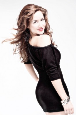 Erin Karpluk Fotoğrafı