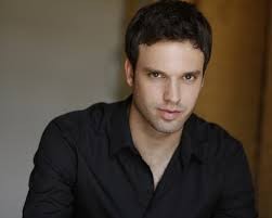Jake Epstein Fotoğrafı