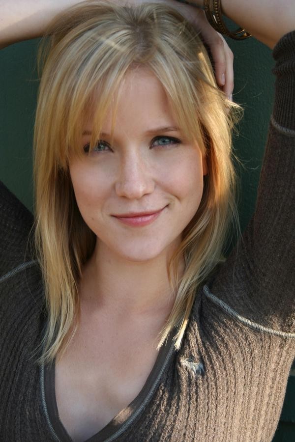 Jessy Schram Fotoğrafı