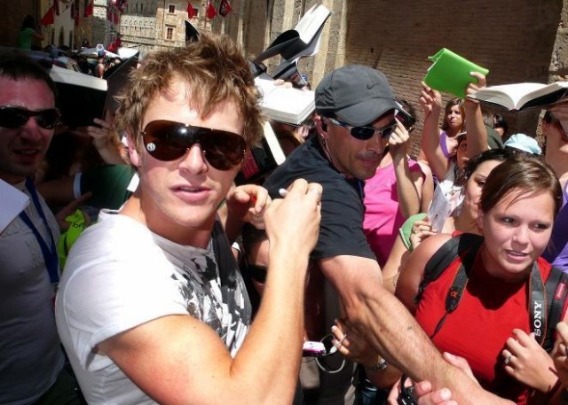 Charlie Bewley Fotoğrafı