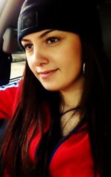 Burcu Binici Fotoğrafı