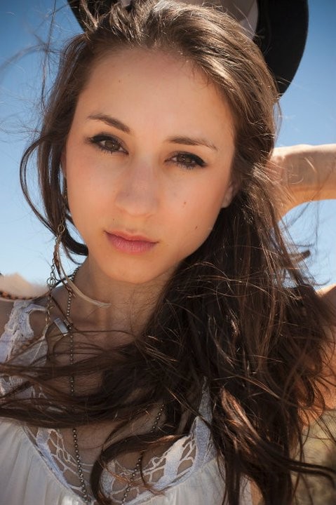 Troian Bellisario Fotoğrafı