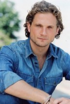 Josh Green Fotoğrafı