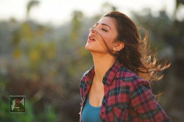 Shruti K. Haasan Fotoğrafı