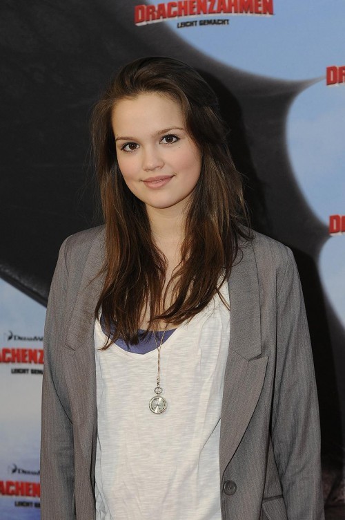 Emilia Schüle Fotoğrafı