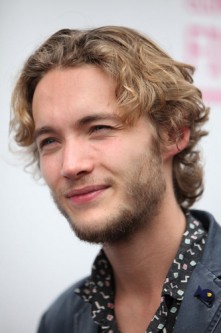 Toby Regbo Fotoğrafları 18