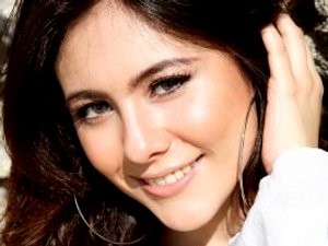 Wulan Guritno Fotoğrafı