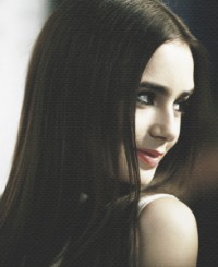 Lily Collins Fotoğrafı