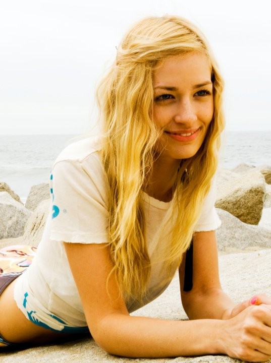 Beth Behrs Fotoğrafları 13