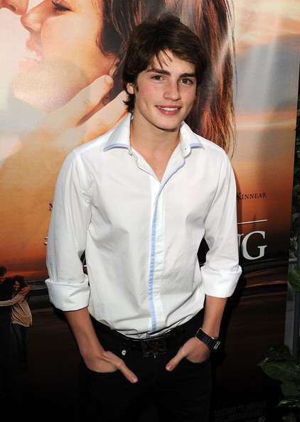 Gregg Sulkin Fotoğrafı