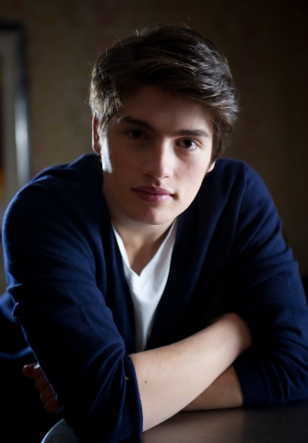 Gregg Sulkin Fotoğrafı