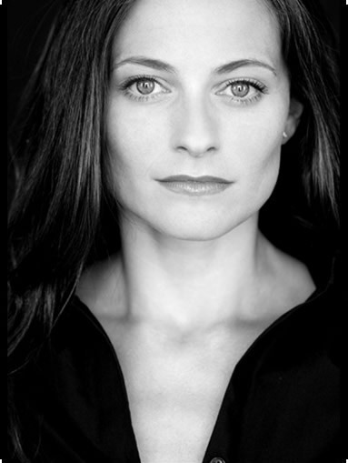 Lara Pulver Fotoğrafı