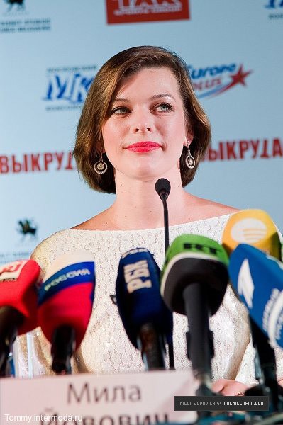 Milla Jovovich Fotoğrafları 2142