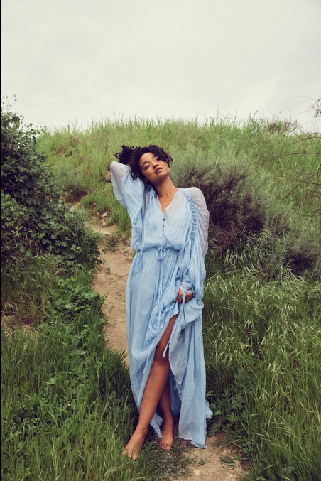 Aisha Dee Fotoğrafı