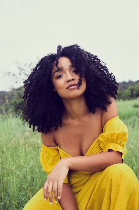 Aisha Dee Fotoğrafı