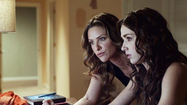 Crystal Reed Fotoğrafı