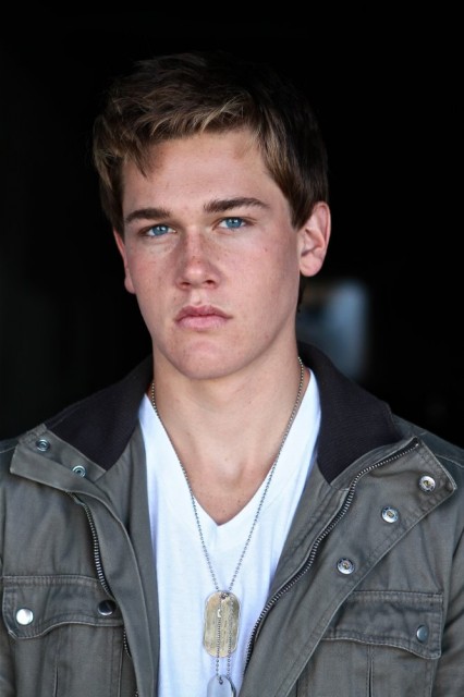 Taylor John Smith Fotoğrafı