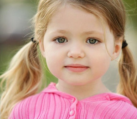 Claire Geare Fotoğrafı