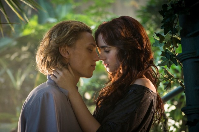 Jamie Campbell Bower fotoğrafı