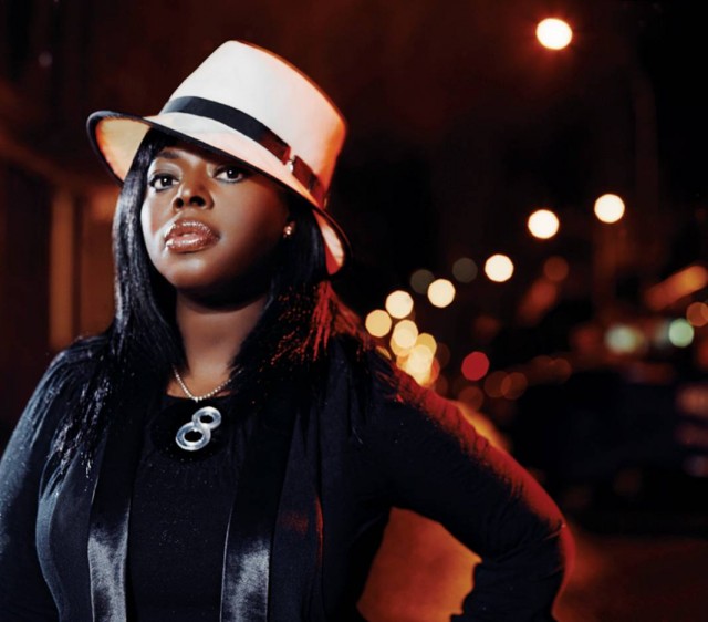 Angie Stone Fotoğrafı
