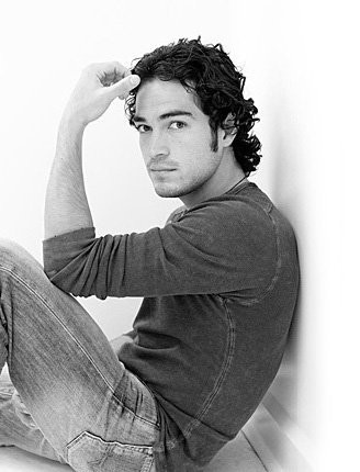 Alfonso Herrera Fotoğrafları 3