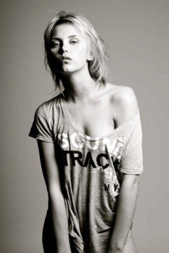 Riley Voelkel Fotoğrafları 16