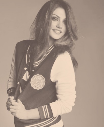 Phoebe Tonkin Fotoğrafı