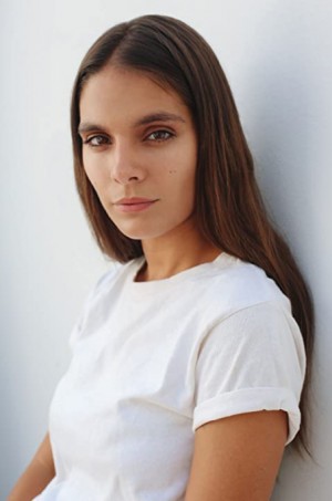 Caitlin Stasey Fotoğrafları 6