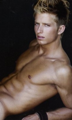 Drew Van Acker Fotoğrafı