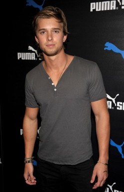 Drew Van Acker Fotoğrafı