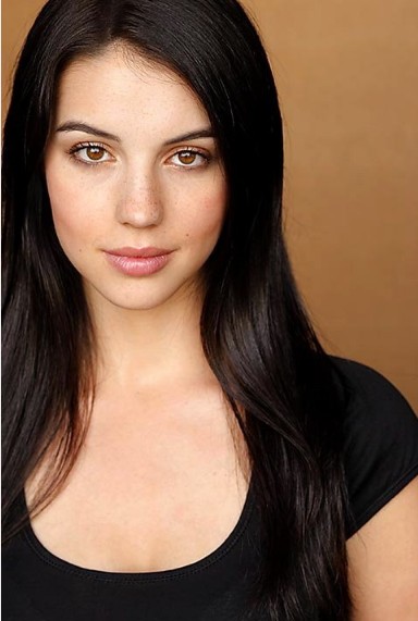 Adelaide Kane Fotoğrafı