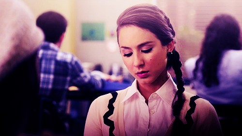 Troian Bellisario Fotoğrafı