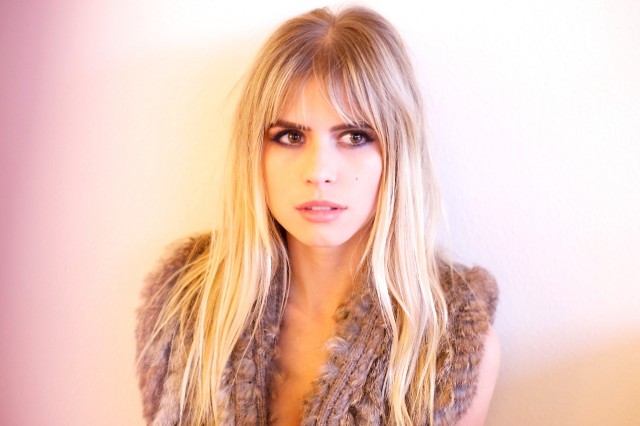 Carlson Young Fotoğrafları 14