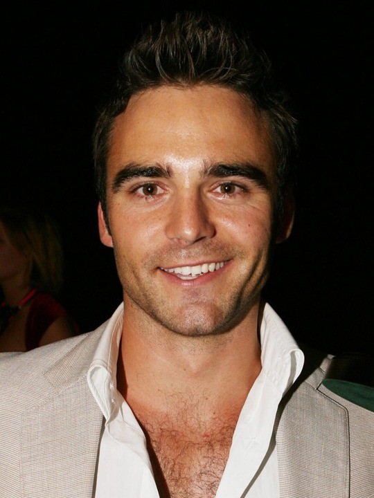 Dustin Clare Fotoğrafı