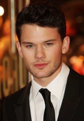 Jeremy Irvine Fotoğrafları 21