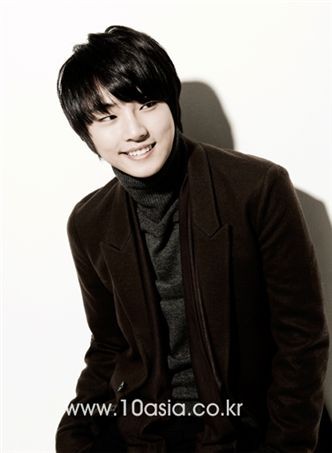 Yoon Si Yoon Fotoğrafı