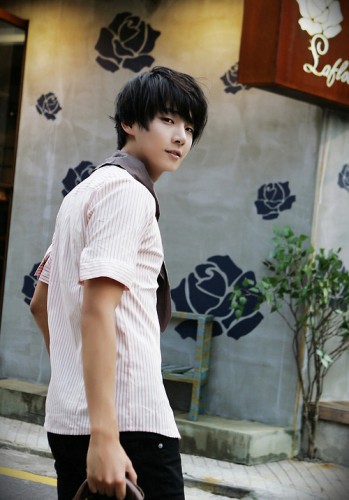 Yoon Si Yoon Fotoğrafı