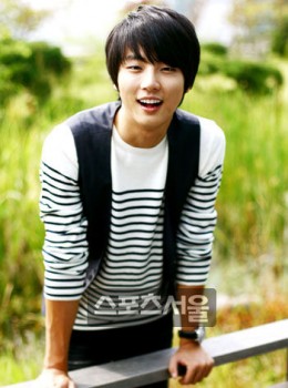 Yoon Si Yoon Fotoğrafı