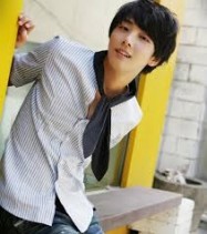 Yoon Si Yoon Fotoğrafı